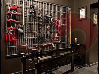 Domina | BDSM: Bild Studio De Sade in Wien